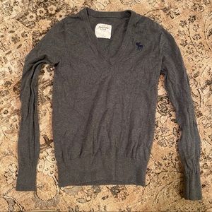 Abercrombie and Fitch Gray Long Sleeved Sweater
